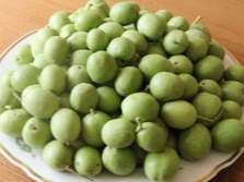  Green walnuts para sa Todikamp tincture
