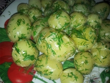  Young patatas na may dill