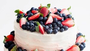  Milyen szép díszíteni a tortát bogyókkal és gyümölcsökkel?