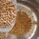  Paano ibubuhos ang buckwheat water sa isang gabi?