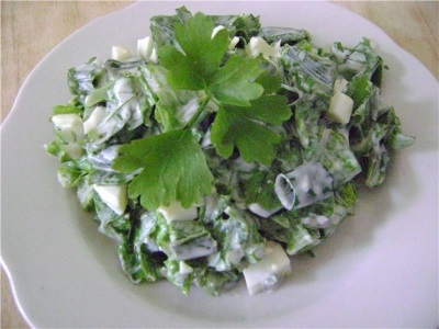  Salāti ar gravilātiem un zaļumiem