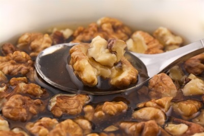  Araw-araw na dosis ng mga walnuts na may honey