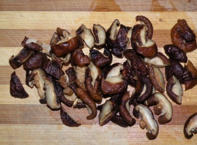  Shiitake houby jsou vysoce ceněny vzhledem k jejich bohaté chemické složení.