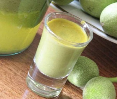  Zaļo valriekstu sula pilnībā stiprina visu ķermeni.