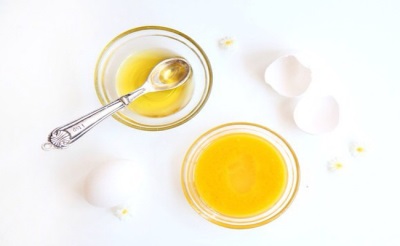  Attīroša maska ​​- olu dzeltenums ar mandeļu eļļu